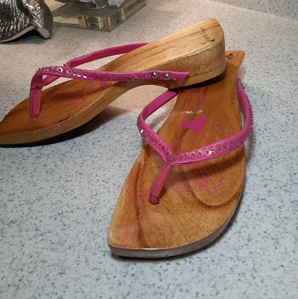 Beach feet size 8 womens wood flip flops